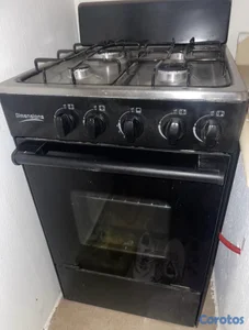 Estufa de 4 hornillas y tanque de gas 