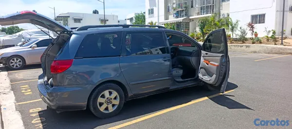 jeepetas y camionetas - Toyota sienna 2006 XLE de oportunidad  10