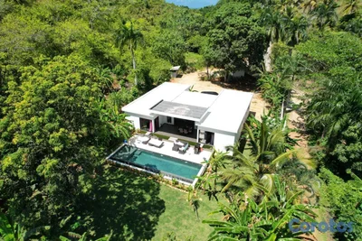 Villa con Espectacular Jardín de 3,000 m² | A solo 10 min de Punta Popy 🥥