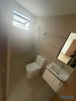 apartamentos - vendo nuevo los cacicazgos piso 5 tres habitaciones con baño dos parqueos balcón 6
