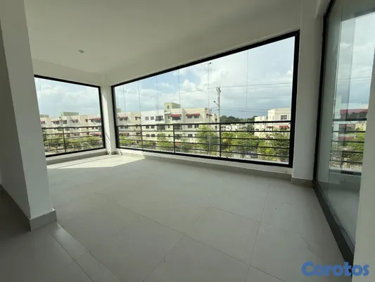 oficinas y locales comerciales - Locales en alquiler en la Jacobo Majluta 4