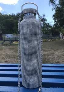 Botellas térmicas de lujo con brillantes y cadena