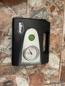 Compresor de Aire Slime 12V Para Carro  Inflador de Gomas con Medidor Análogo