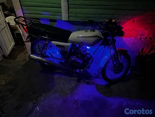 motores y pasolas - vendo CG150 2016 papeles originales a mano soy de San Cristóbal  3