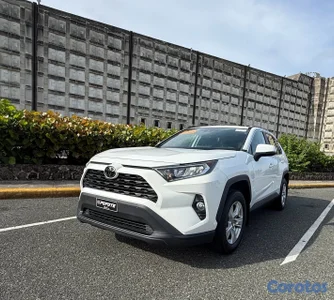Toyota rav4 XLE 2020 clean Carfax 