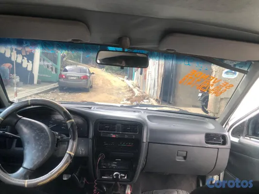 jeepetas y camionetas - De venta camioneta de gasoil Nissan Urvan RD$400,0 7