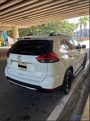 jeepetas y camionetas - Nissan Rogue SV AWD 2017 en Excelente Condición 10