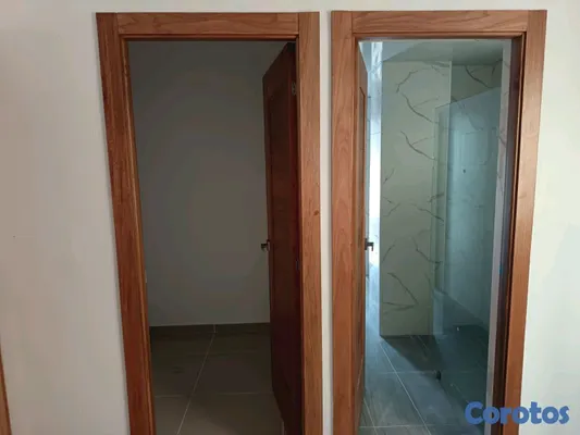apartamentos - vendo apartamento 130 n2  3 habitaciones planta full  en respaldo los tres ojos  5