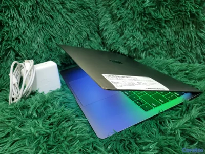 Macbook Air i5 (2019) 256GB SSD 