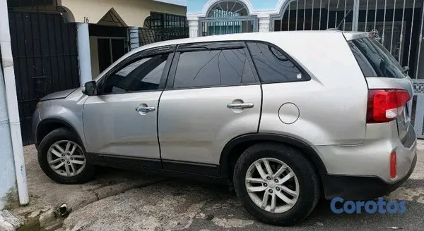 jeepetas y camionetas - Kia sorento 2015 de cuatro cilindros  8