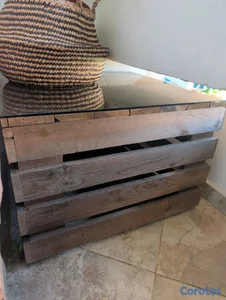 Mueble de palets con cojines y mesa  RD$6,000
