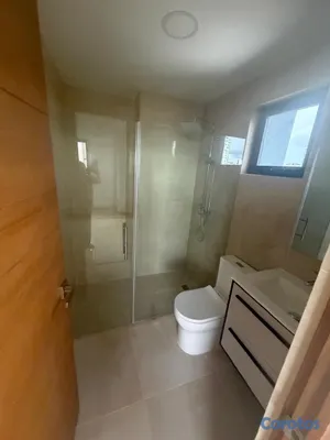 apartamentos - vendo nuevo los cacicazgos piso 5 tres habitaciones con baño dos parqueos balcón 5