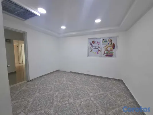 oficinas y locales comerciales - Local Comercial en LOS PRADOS 6