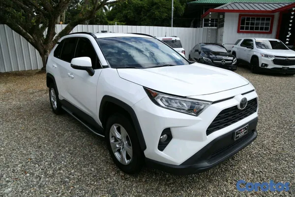 jeepetas y camionetas - Toyota rav4 2020 xle clean carfax  5