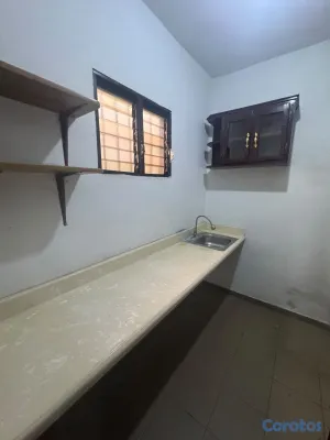 oficinas y locales comerciales - alquiló primer nivel local comercial dos oficina tres parqueos dos baños  5