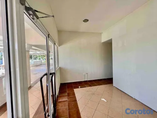 oficinas y locales comerciales - Plaza Náutica, El Cortecito: oficina de 32 m² por US$700 3