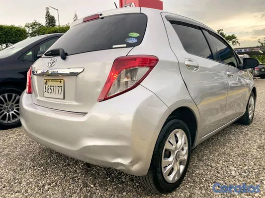 carros - Toyota Vitz 2014 Gris 5