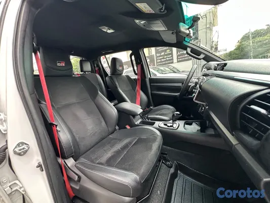 jeepetas y camionetas - Toyota hilux 2026 revo 7
