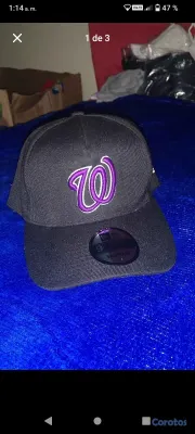ropa para hombre - gorra abierta pico doblado negra con morado 💜 4