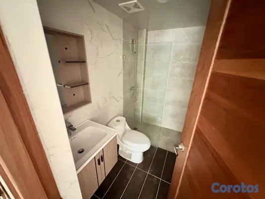 apartamentos - alquiló jardines del sur piso 4 una habitación 1.5 baños parqueo ascensor planta 4