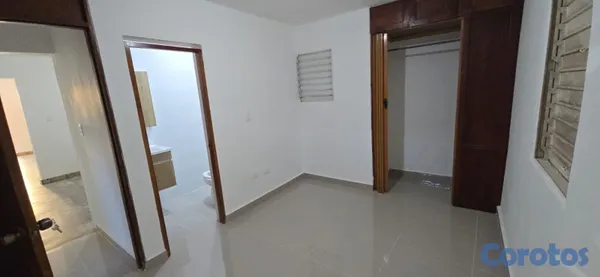 casas - 🏡 Casa de 3 Habitaciones con Patio y Jardín | Av. Los Beisbolistas | 2 Baños 8