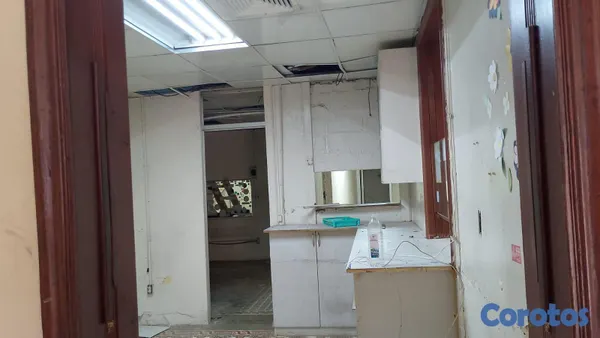oficinas y locales comerciales - VENDO Local Comercial en la Zona Colonial 8