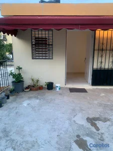 Alquilo apt. estudio segundo piso