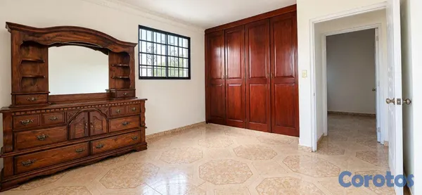 casas - Vendo amplia casa en Vista Hermosa con piscina y patio 9