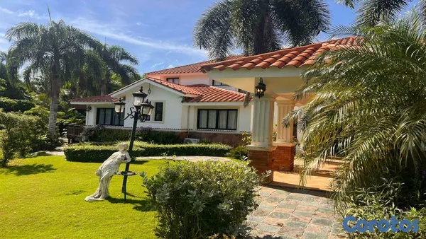 casas vacacionales y villas - En Venta Villa en Juan Dolio en Metro Country Club Se Recibe Permuta 3