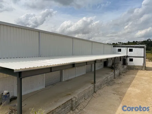 oficinas y locales comerciales - Naves Industriales en la Autopista 6 de Noviembre, San Cristóbal  2