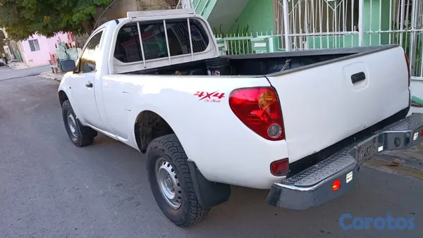 jeepetas y camionetas - camioneta Mitsubishi nítida  5