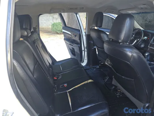 jeepetas y camionetas - Toyota Highlander 2015 – 3 Filas, 4 Cilindros, Económica 8
