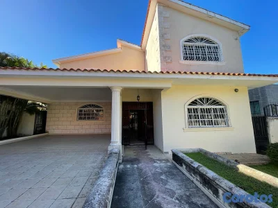 CASA EN VENTA - Altos de Arroyo Hondo 3ro