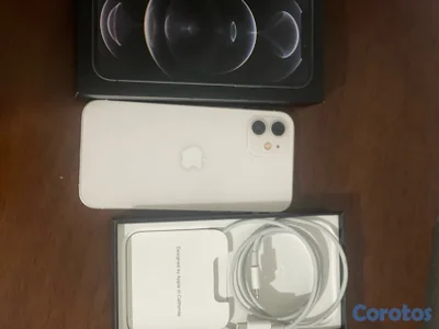 vendo iPhone 12 normal en muy buenas condiciones 