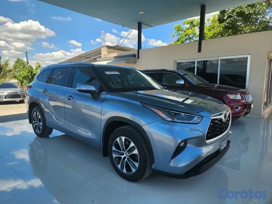 jeepetas y camionetas - Toyota Highlander XLE 2021 4