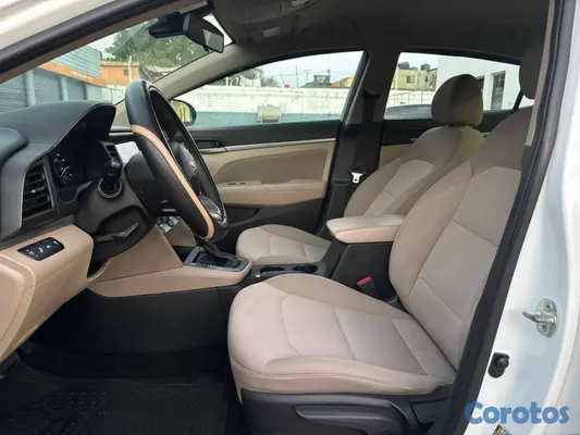 carros - OFERTA! HYUNDAI ELANTRA 2019 CLEAN CARFAX  7