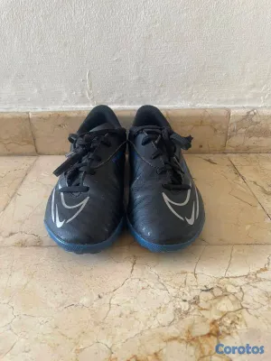ropa y zapatos - Tenis de Futbol para niños, usado 2