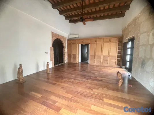 casas - casa histórica en la Zona Colonial para uso residencial o comercial  5