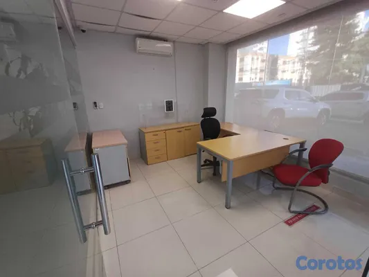 oficinas y locales comerciales - Alquilo Local  1er piso 110 mts en Julieta 8