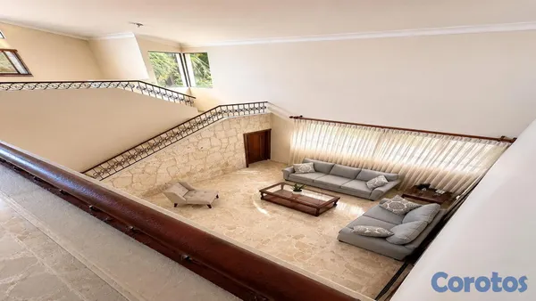 casas - Casa de dos niveles en venta en Las Praderas, residencial cerrado - US$670,000 5