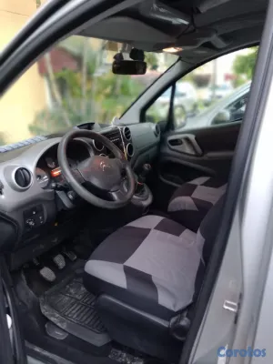 jeepetas y camionetas - Vendo Citröen Berlingo 2016 p/pasajeros en muy buen estado 6