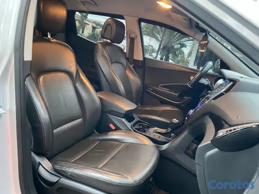 jeepetas y camionetas - HYUNDAI SANTA FE 2014 4