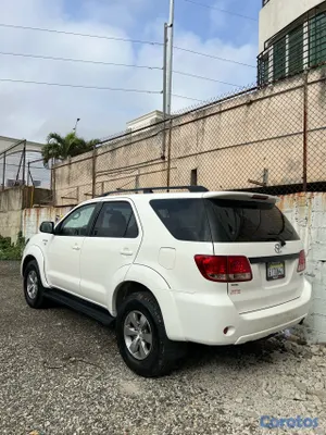 jeepetas y camionetas - Toyota Fortuner SRV 2008 5