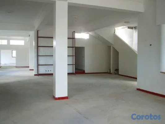 oficinas y locales comerciales - SE VENDE Primer Nivel LOCAL COMERCIAL Veron Frente 7