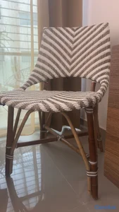 silla de estilo bistró francés parisino