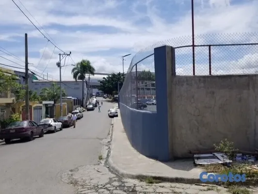 oficinas y locales comerciales - Se vende Parqueo Comercial detrás parada Metro Mamá Tingó 4