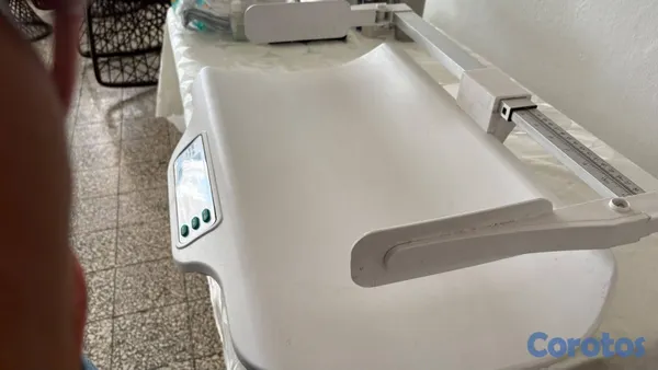 equipos profesionales - Balanza neonatal con tallimetro intregado 2