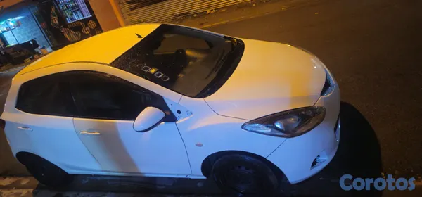carros - Mazda Demio 2011 4