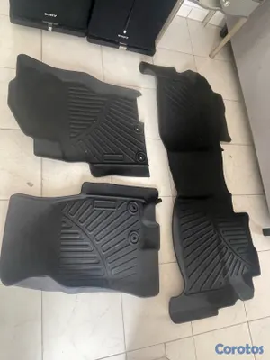 accesorios para vehiculos - alfombra Isuzu 2024 Nueva  2