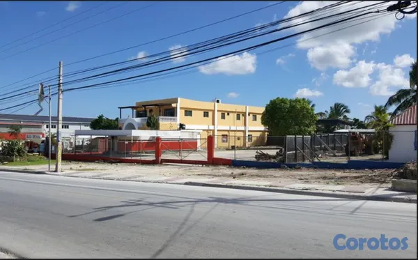 oficinas y locales comerciales - SE VENDE Primer Nivel LOCAL COMERCIAL Veron Frente 9